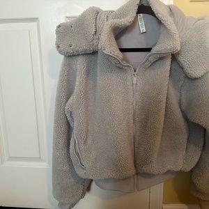 Alo Yoga Foxy Sherpa, dove grey size M